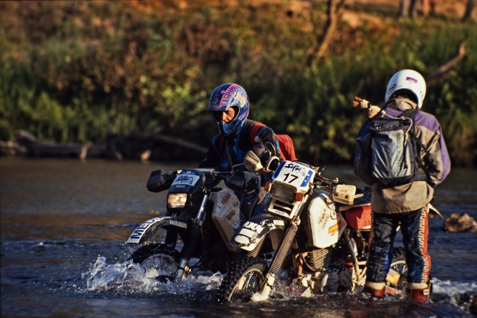 Sometime, my job was to cross a river riding a motorcycle (Australian Safary 1992). My motivation was to get as close as possible to the race while preserving my camera