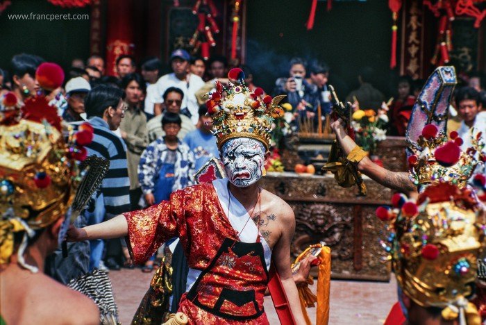 Qi Gong ready to communicate with gods