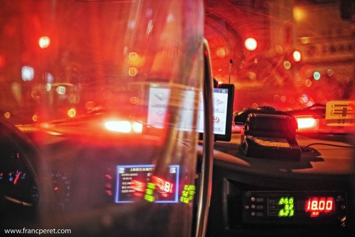 On my way to the Class, inside a Taxi on Xiang Yang nan lu (Shanghai). Nikon1 V1 ISO200 1/30s and Cine Nikkor 25mm f/1.4 @ f/1.4